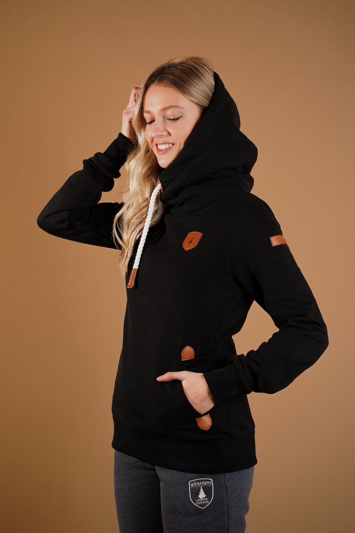 Wanakome Artemis Hoodie Black